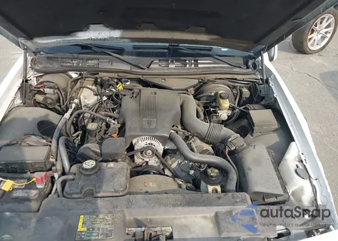 2004 Mercury Grand Marquis Gs из США, поврежденный, VIN 2MEFM74W24X654185